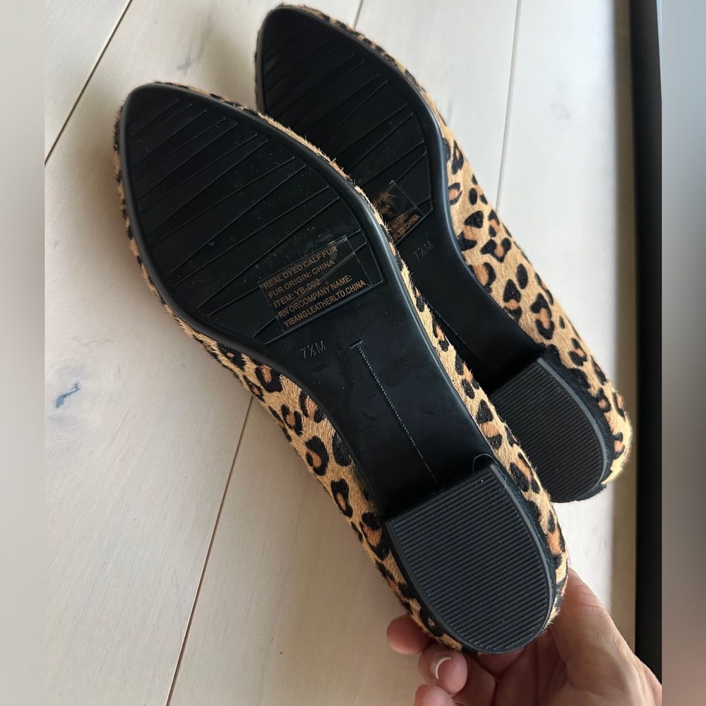 *SOLD* New Vaneli Animal Print Flats - Picture 5 of 10